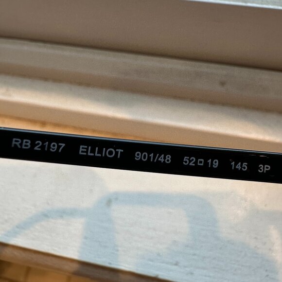 Ray-Ban Elliot women's sunglasses in Black - Picture 2 of 2